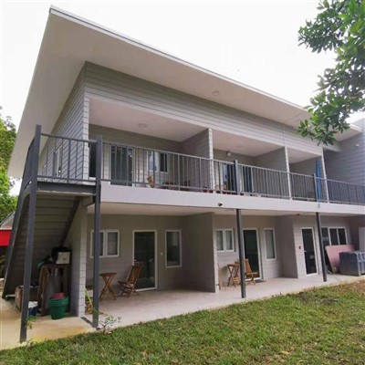 อาคารเหล็กหลังบ้าน